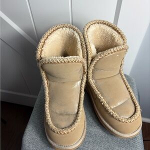 Crown Vintage Slyvester Snow Boots Soft Gold Shearling Lined Boots Sz 7.5M